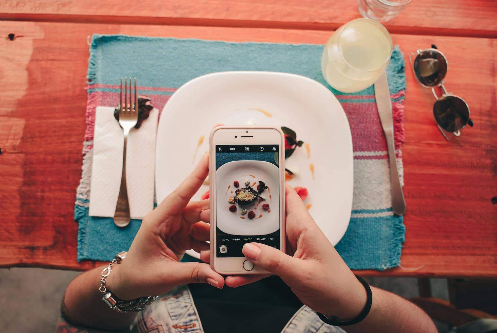 Strategic social media planning for restaurants